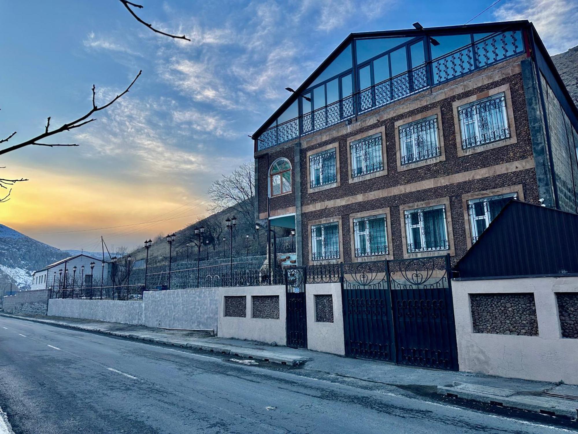 Tadevosyan Guest House Bjni ภายนอก รูปภาพ